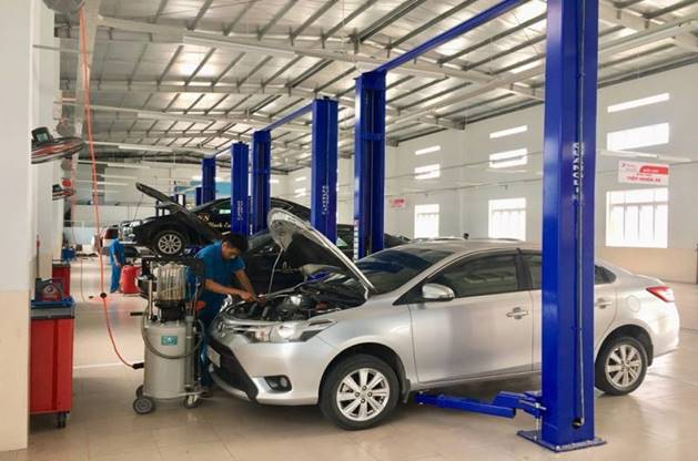 Garage Saturday: 10 Warning Signs Your Car Is Begging for Service image